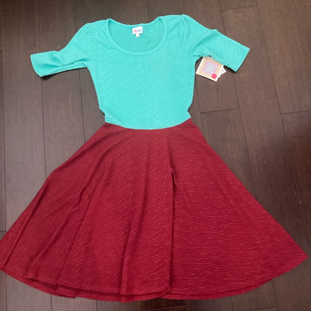 Raspberry and Aqua textured Lularoe Nicole Xs NWT